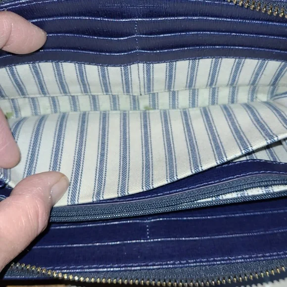 Dooney & Bourke Navy Blue Large Wristlet-Pre-loved. - Picture 8 of 12